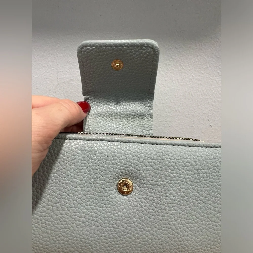 LAUNDRY by Shelli Segal NWT Light Blue Wallet Zippered Pocket Card Slots $58msrp